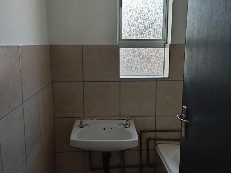 Pet Friendly 1.5 Bedroom flat to rent - Photo 3