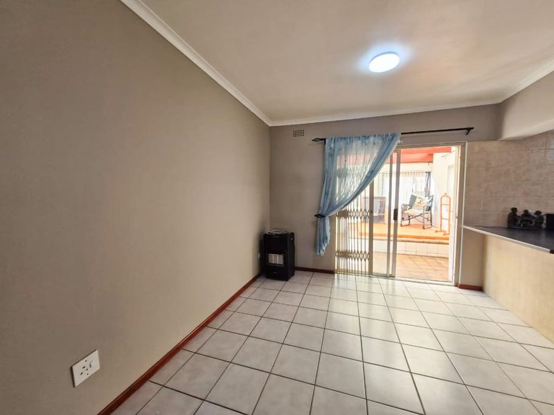 Spacious 2-Bedroom Home in Protea Village! - Photo 7