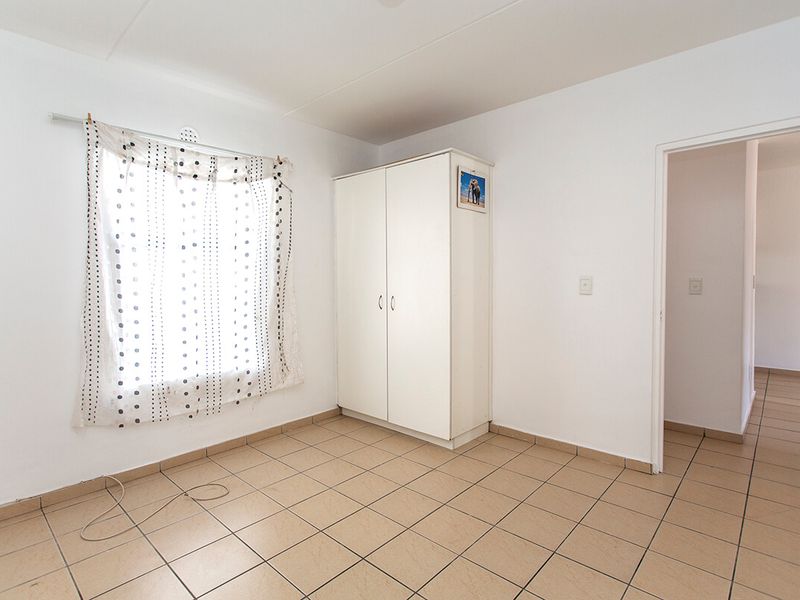Apartment - Parklands East - Photo 2