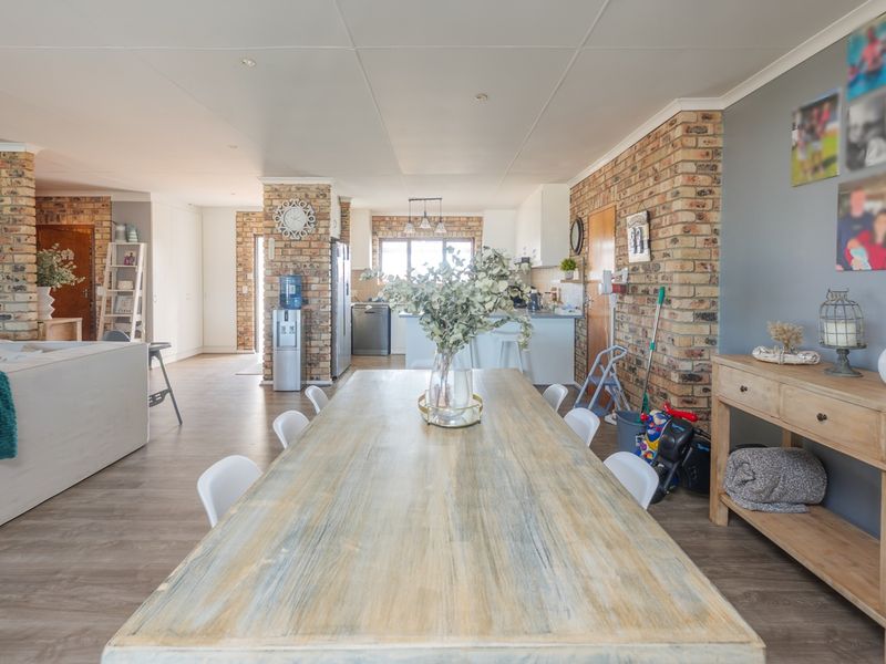 Spacious Coastal Home For Sale in Sought-After Struisbaai - Photo 9