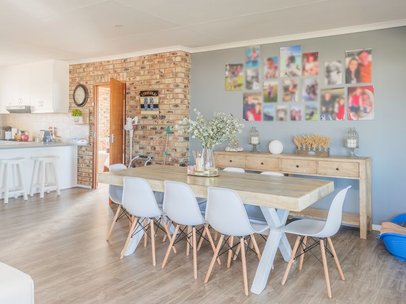 Spacious Coastal Home For Sale in Sought-After Struisbaai - Photo 8