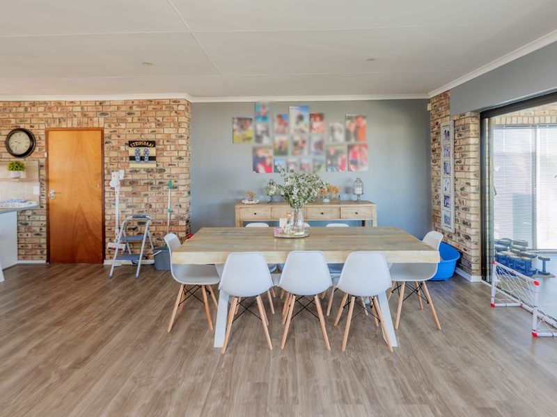 Spacious Coastal Home For Sale in Sought-After Struisbaai - Photo 7