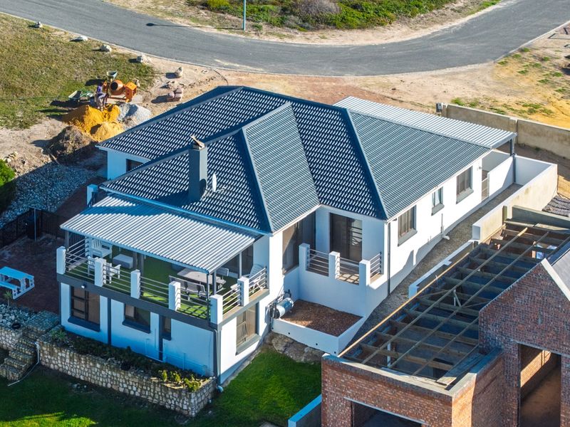 Spacious Coastal Home For Sale in Sought-After Struisbaai - Photo 3