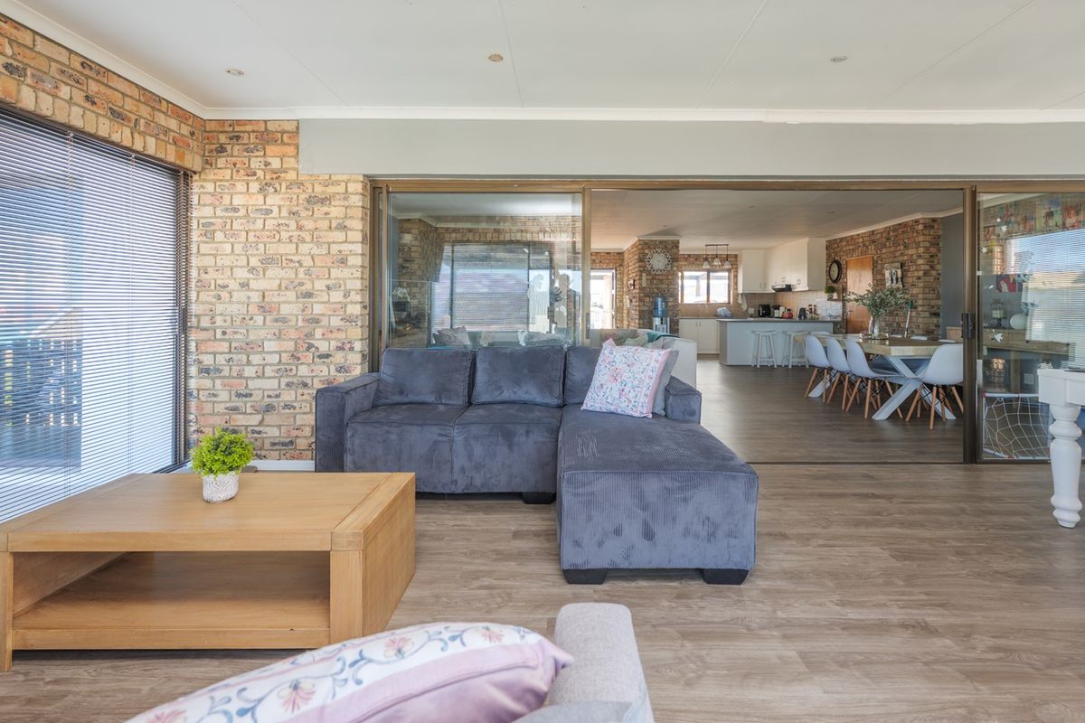 Spacious Coastal Home For Sale in Sought-After Struisbaai - Photo 5