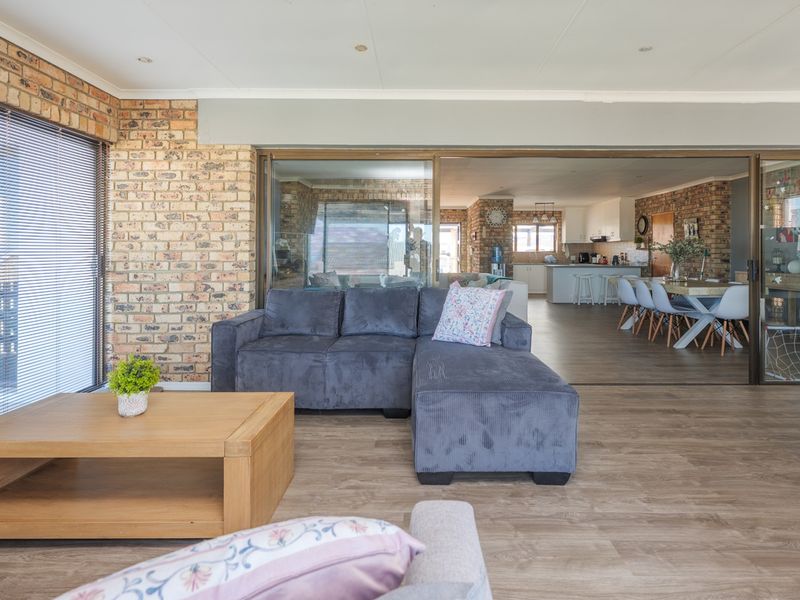 Spacious Coastal Home For Sale in Sought-After Struisbaai - Photo 5