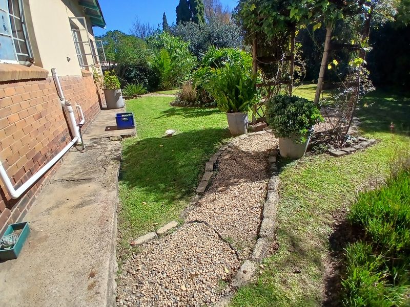 4-Bedroom Home with Orchard Garden and Flatlet - Photo 3