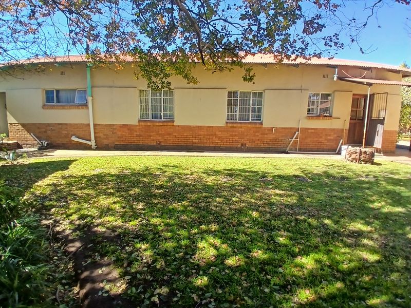 4-Bedroom Home with Orchard Garden and Flatlet - Photo 9