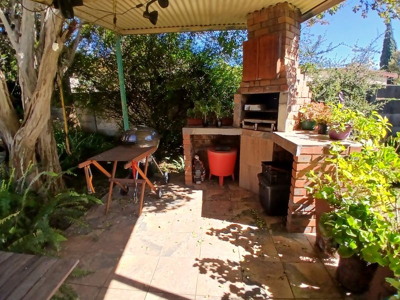 4-Bedroom Home with Orchard Garden and Flatlet - Photo 8