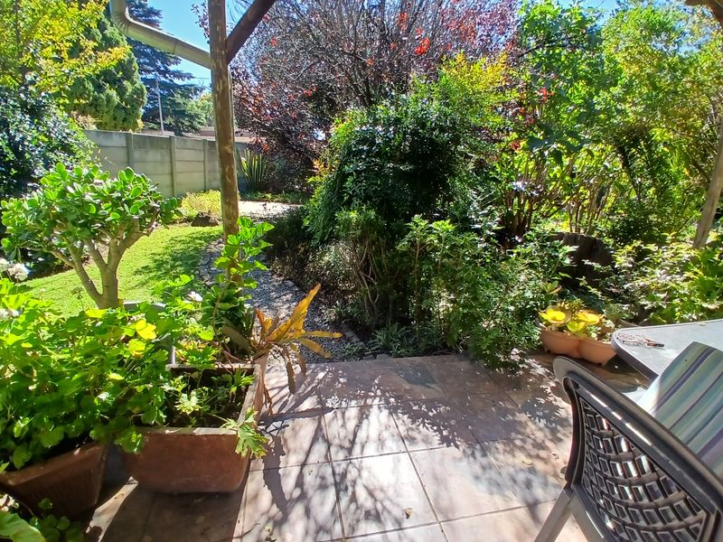 4-Bedroom Home with Orchard Garden and Flatlet - Photo 6