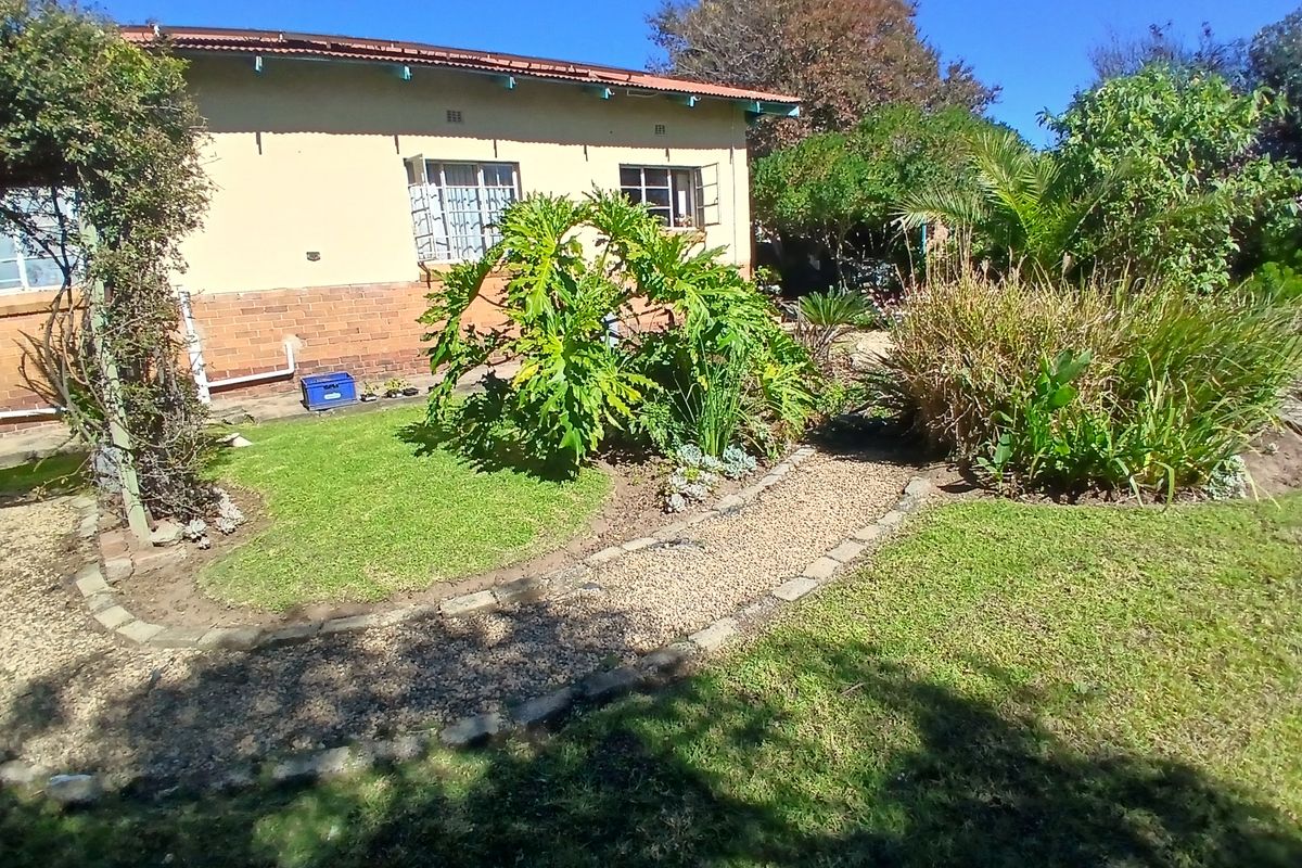 4-Bedroom Home with Orchard Garden and Flatlet - Photo 2
