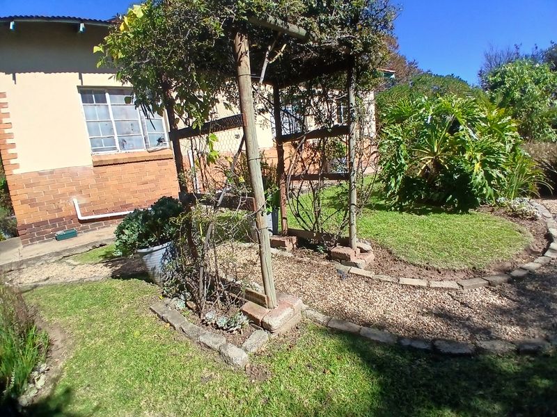 4-Bedroom Home with Orchard Garden and Flatlet - Photo 4