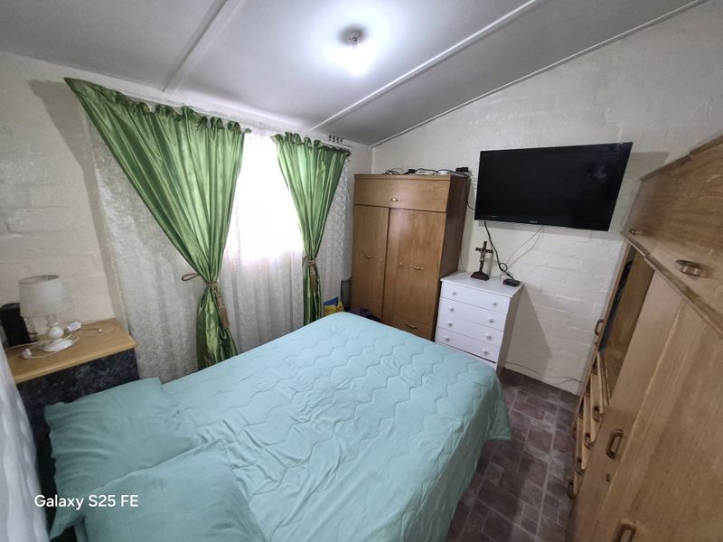 2 Bedroom home - Photo 10