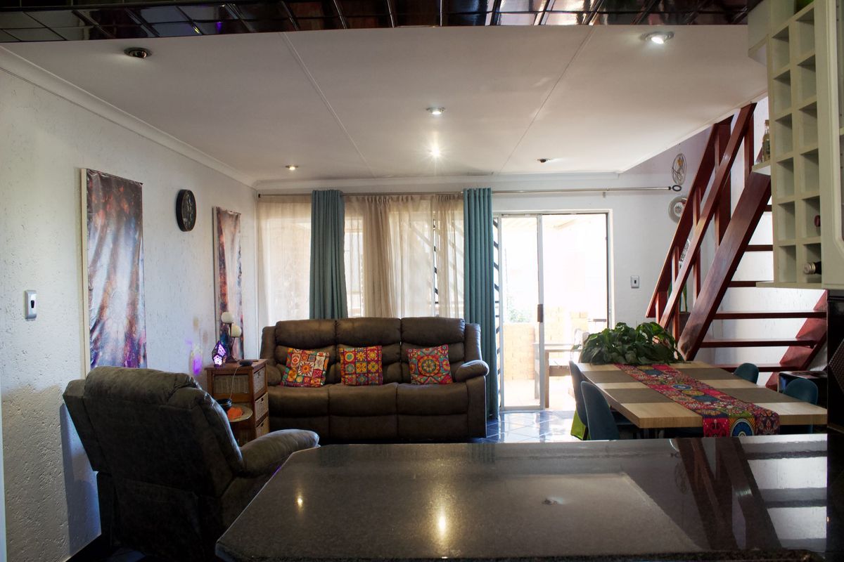 Beautiful 3 bedroom townhouse in Glen Marais - Photo 3