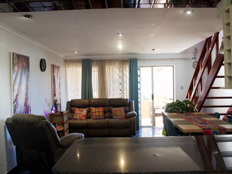 Beautiful 3 bedroom townhouse in Glen Marais - Photo 3