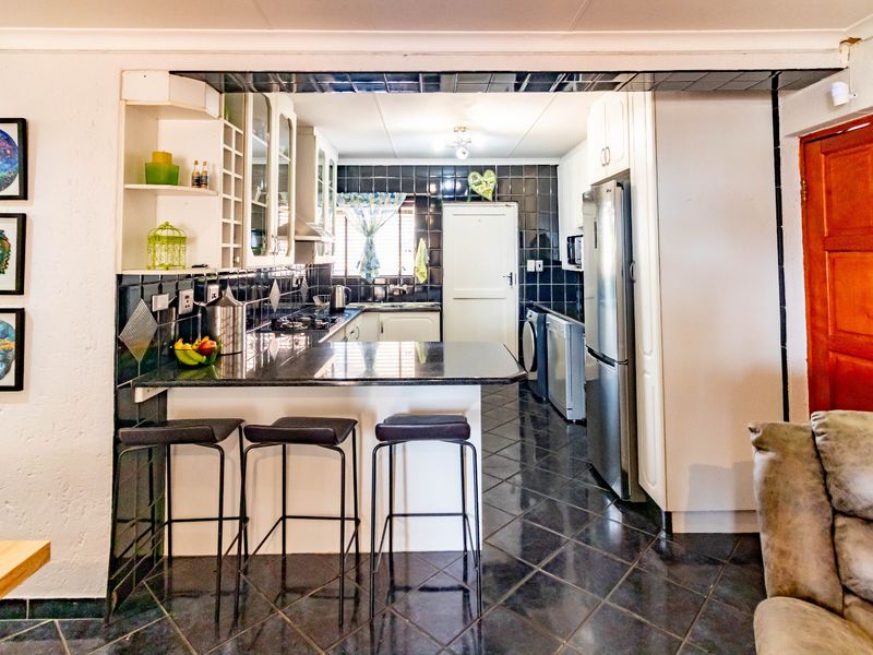 Beautiful 3 bedroom townhouse in Glen Marais - Photo 2