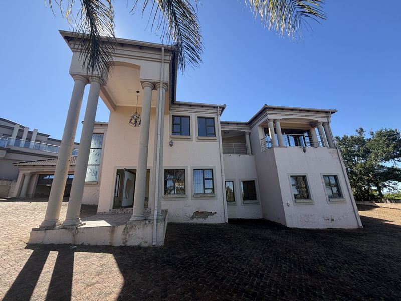 Exclusive Mansion for sale , in Louis Trichardt . - Photo 3