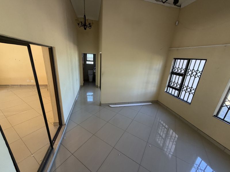 Exclusive Mansion for sale , in Louis Trichardt . - Photo 10