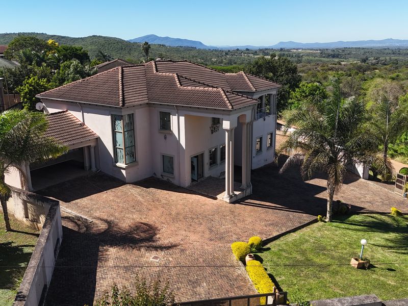 Exclusive Mansion for sale , in Louis Trichardt . - Photo 6