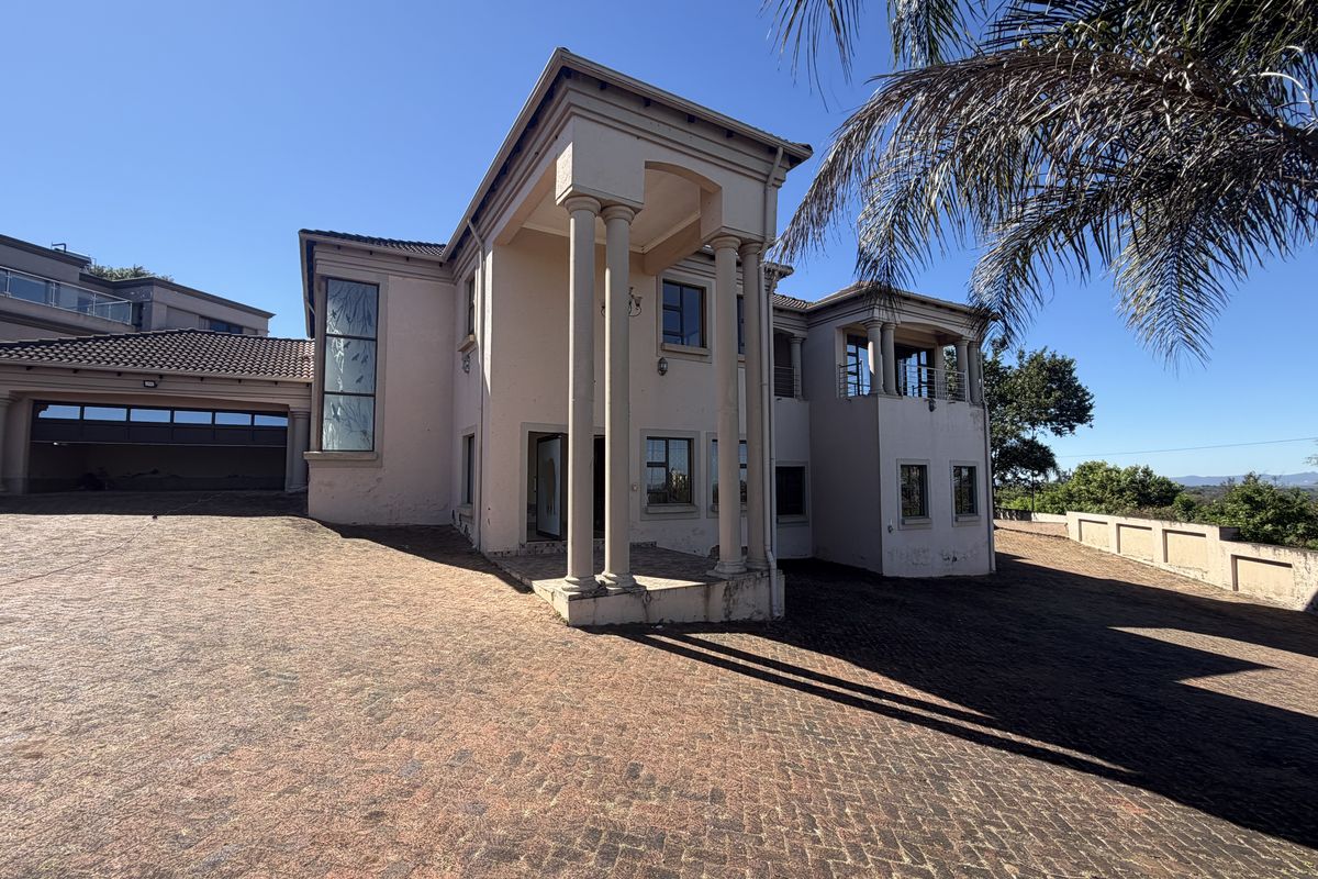 Exclusive Mansion for sale , in Louis Trichardt . - Photo 2