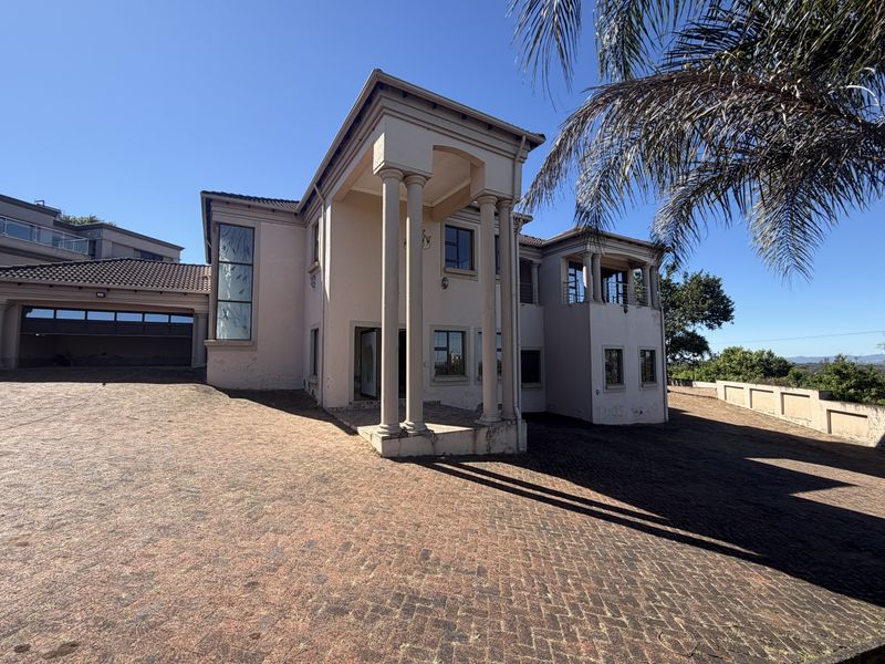 Exclusive Mansion for sale , in Louis Trichardt . - Photo 2