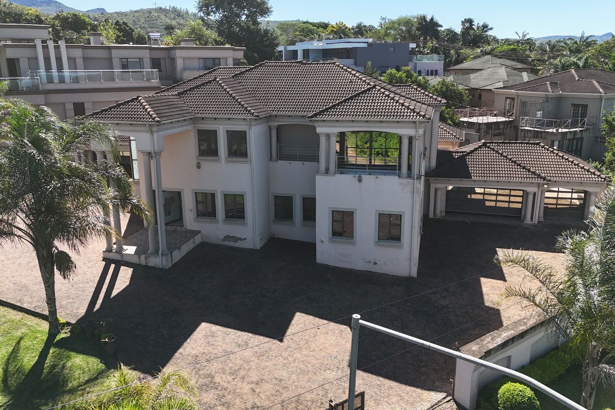 Exclusive Mansion for sale , in Louis Trichardt . - Photo 4