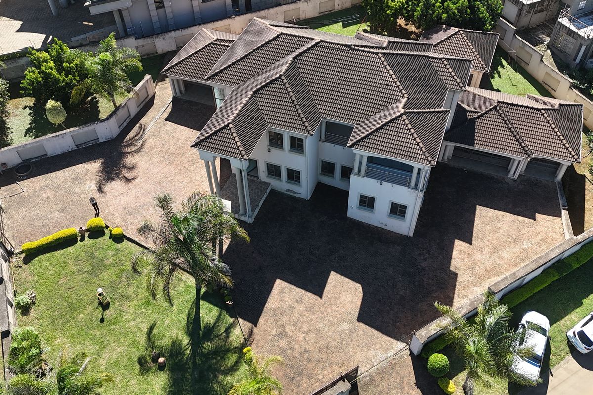 Exclusive Mansion for sale , in Louis Trichardt . - Photo 5