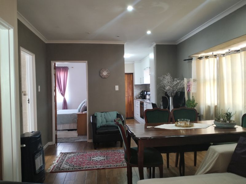 Modern 2-Bedroom Apartment in Secure Complex - Photo 2