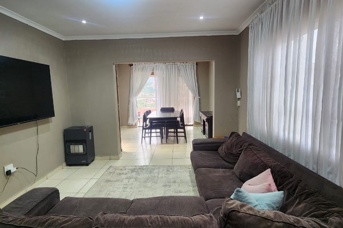 Northdale 4 bedroom house to Let - Photo 3