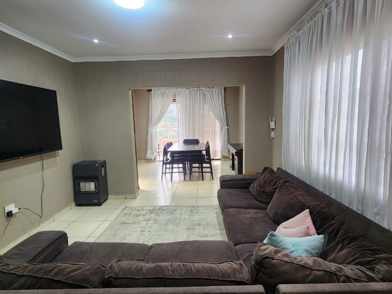 Northdale 4 bedroom house to Let - Photo 3