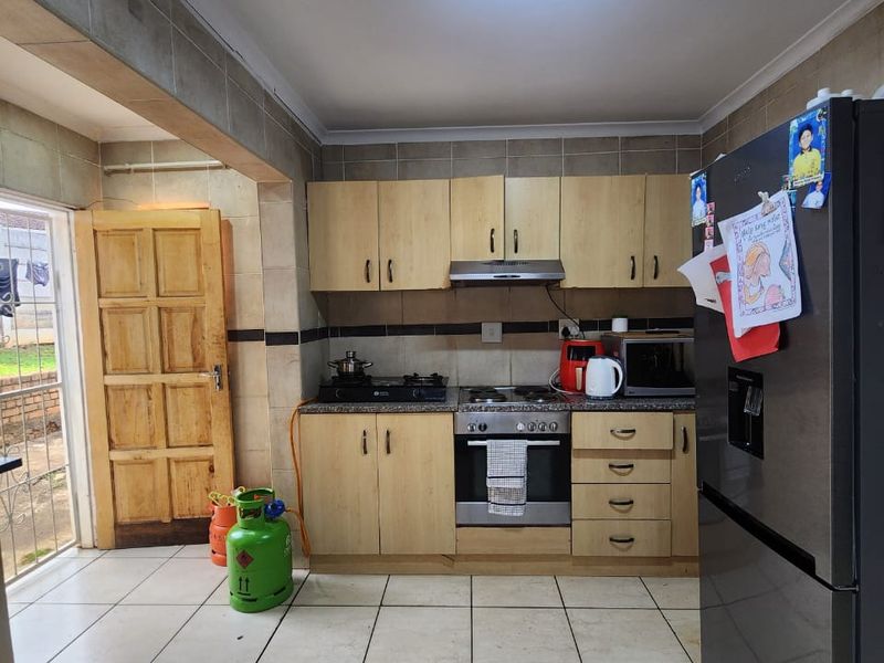 Northdale 4 bedroom house to Let - Photo 5