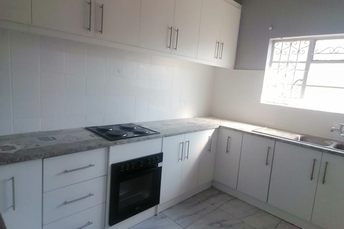 3 bedroom house to rent in Queenstown Central - Photo 2