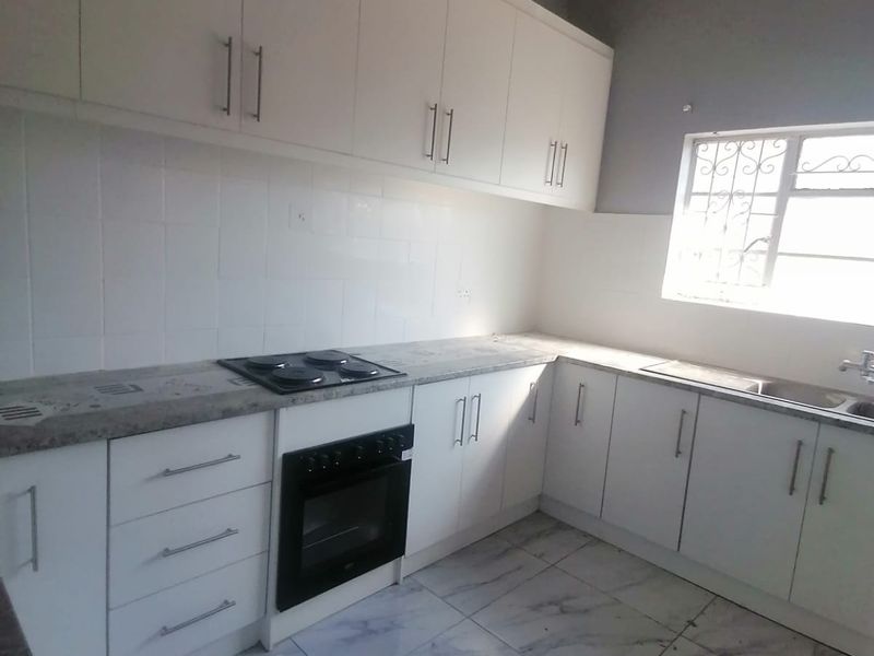 3 bedroom house to rent in Queenstown Central - Photo 2