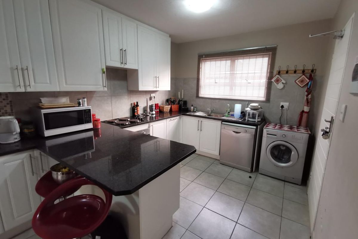 Priced to Sell - Modern Apartment with Entertainer Patio - Photo 4