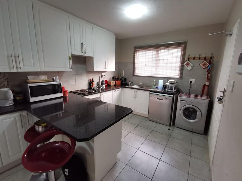 Priced to Sell - Modern Apartment with Entertainer Patio - Photo 4