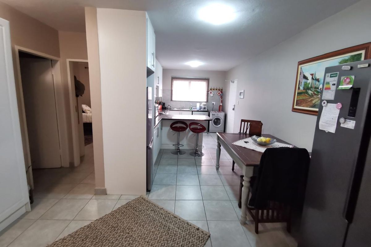 Priced to Sell - Modern Apartment with Entertainer Patio - Photo 2