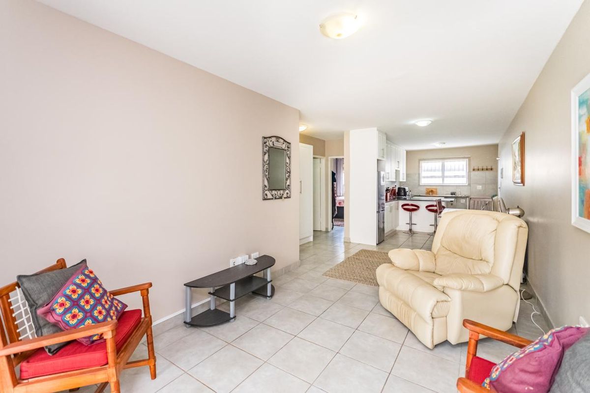 Priced to Sell - Modern Apartment with Entertainer Patio - Photo 3