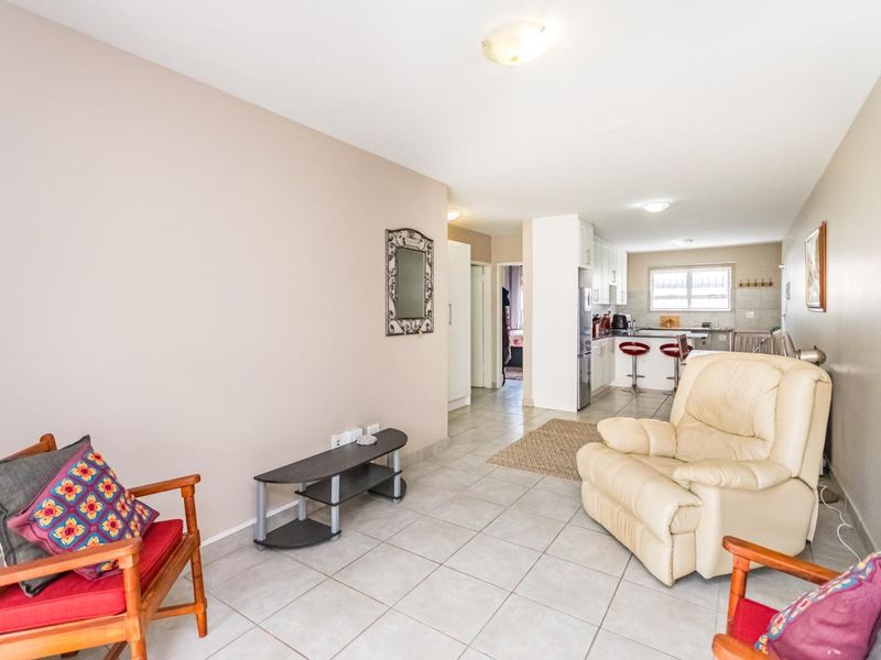 Priced to Sell - Modern Apartment with Entertainer Patio - Photo 3