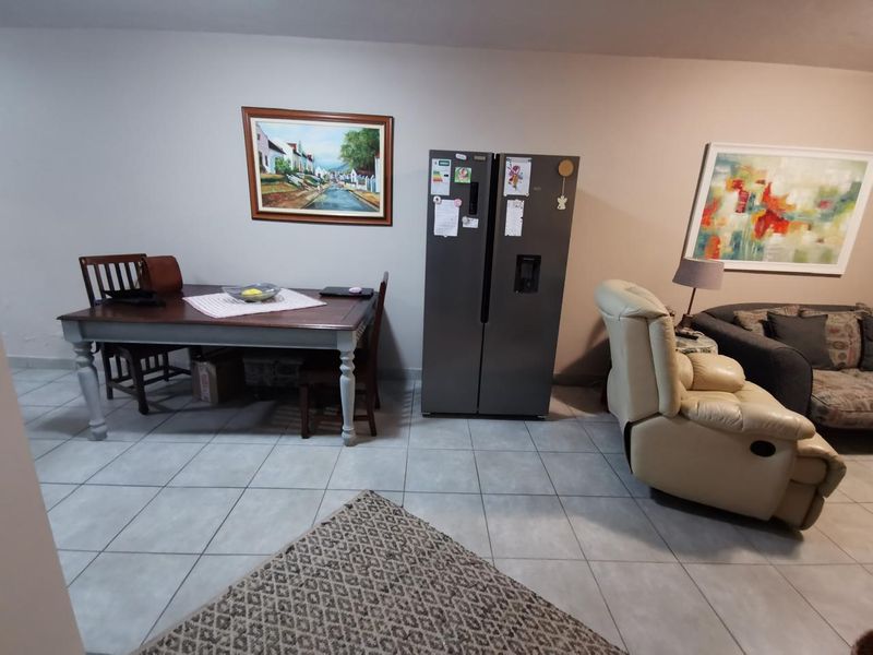 Priced to Sell - Modern Apartment with Entertainer Patio - Photo 9