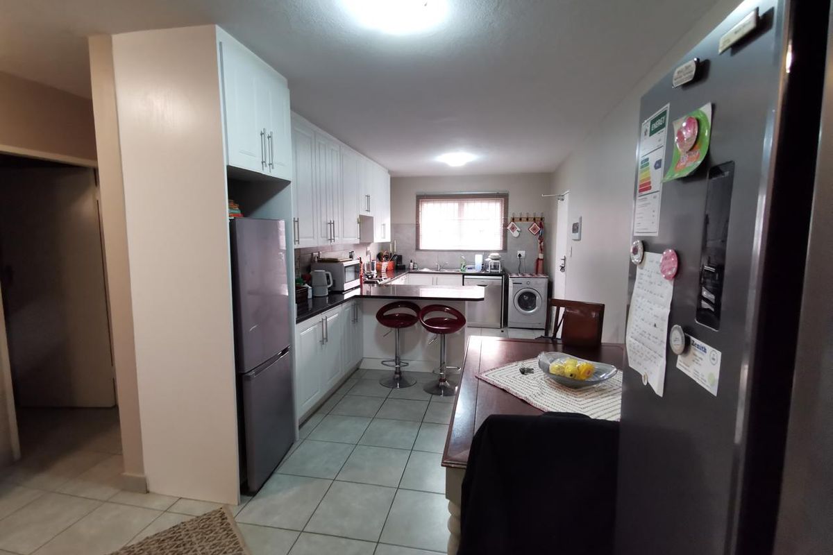 Priced to Sell - Modern Apartment with Entertainer Patio - Photo 5