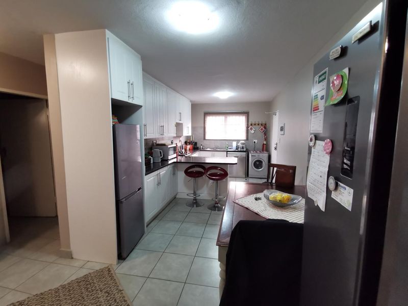 Priced to Sell - Modern Apartment with Entertainer Patio - Photo 5
