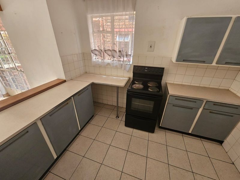 Spacious and stylish 3-bedroom, 2-bathroom townhouse offering comfortable living! - Photo 10