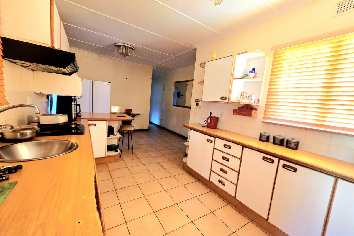 Spacious Family Home with Income-Generating Potential in Empangeni - Photo 4