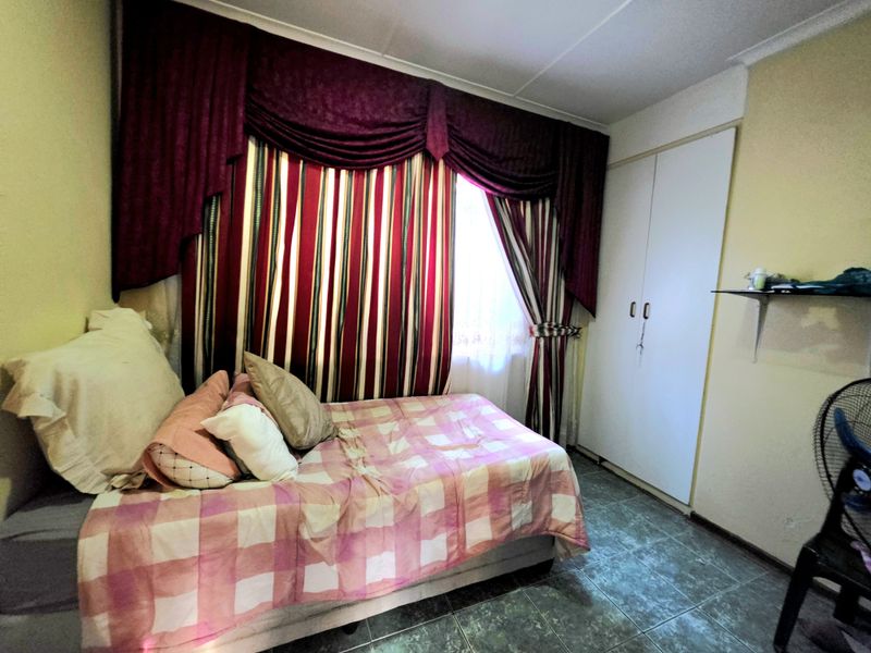 Spacious Family Home with Income-Generating Potential in Empangeni - Photo 10