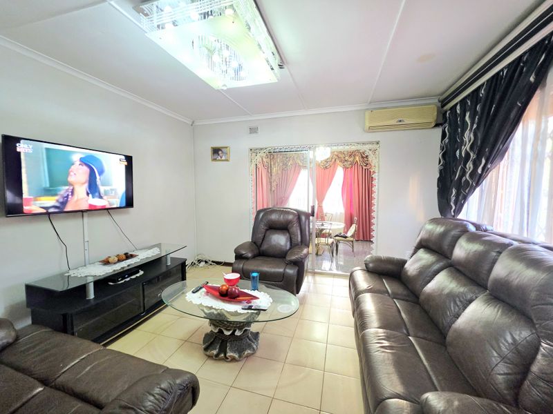 Spacious Family Home with Income-Generating Potential in Empangeni - Photo 3