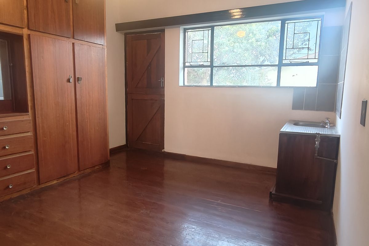 Three bedroom detached home in Van Der Stel, Gqeberha—perfect for families seeking comfort! - Photo 4