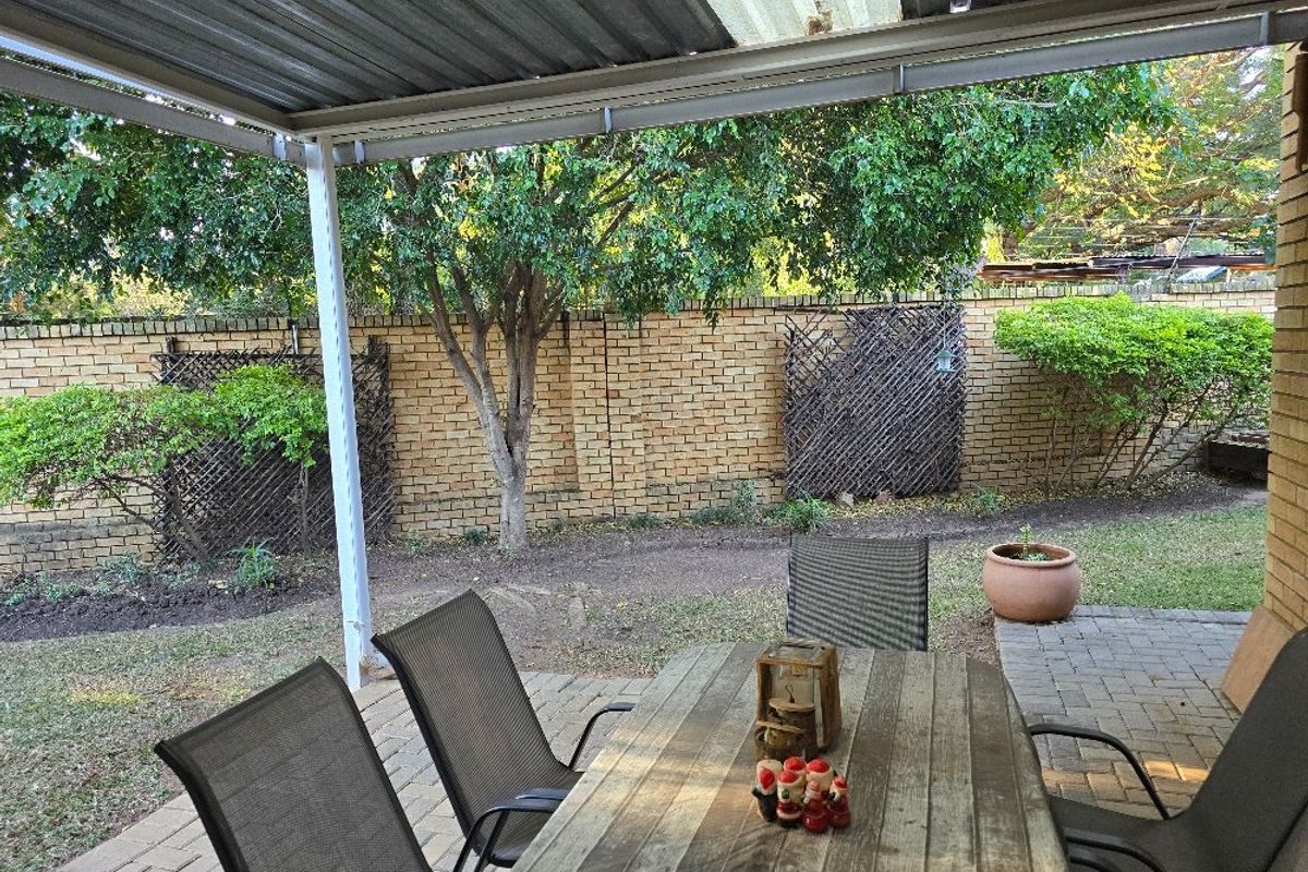 Neat and Spacious 3-Bedroom Simplex in Secure Complex - Photo 5