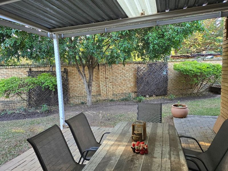 Neat and Spacious 3-Bedroom Simplex in Secure Complex - Photo 5