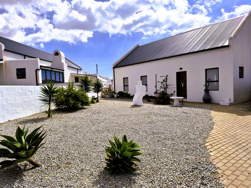Charming 3-bedroom freestanding home in , St Helena Bay—your coastal retreat awaits! - Photo 2