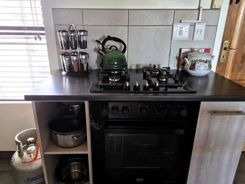 Charming 3-bedroom freestanding home in , St Helena Bay—your coastal retreat awaits! - Photo 6