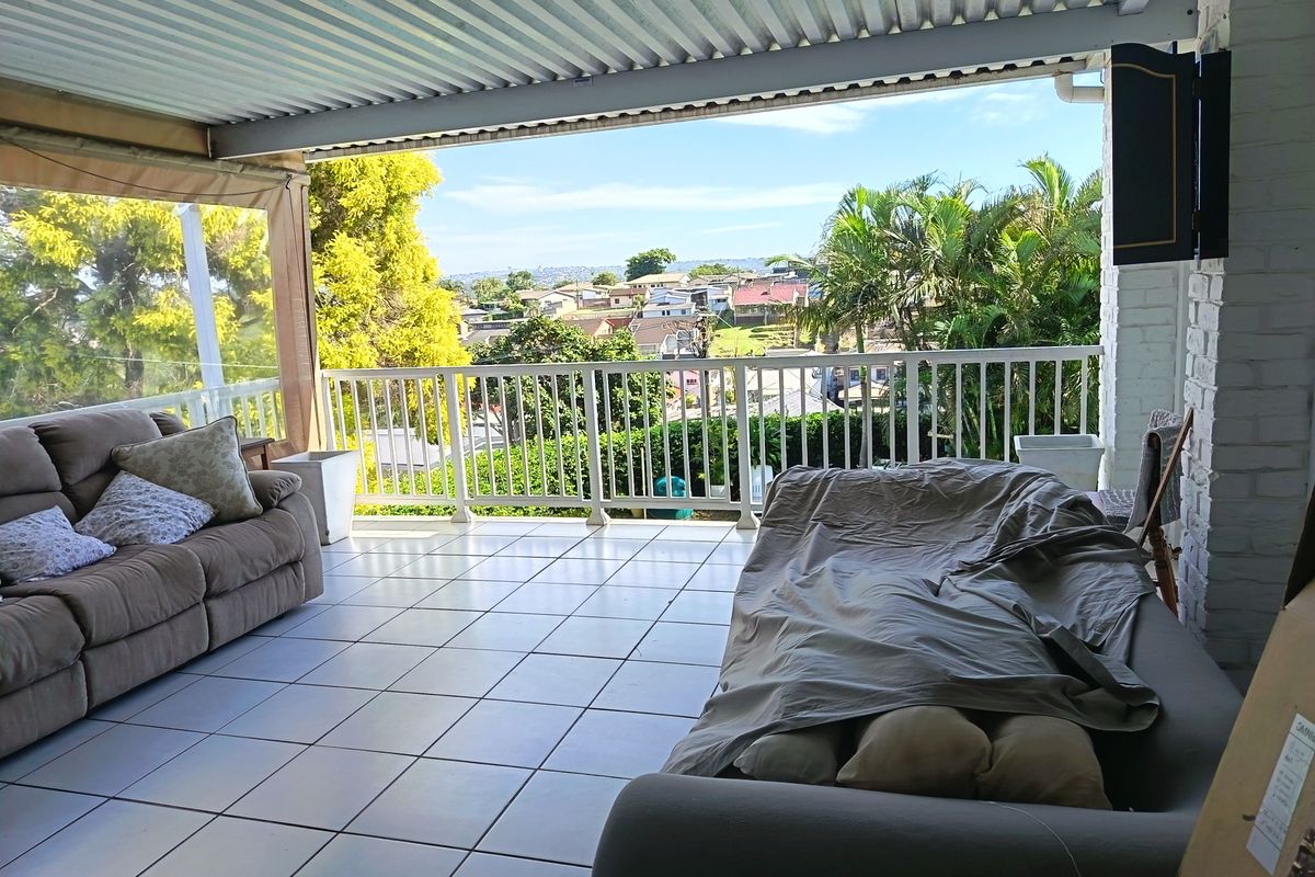 A SOLID FAMILY HOME IN A GREAT NEIGHBORHOOD - Photo 3